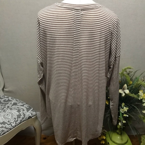 Old Navy Log Sleeve Tee L - Picture 2 of 4